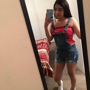 Meet your Posher, Raquel